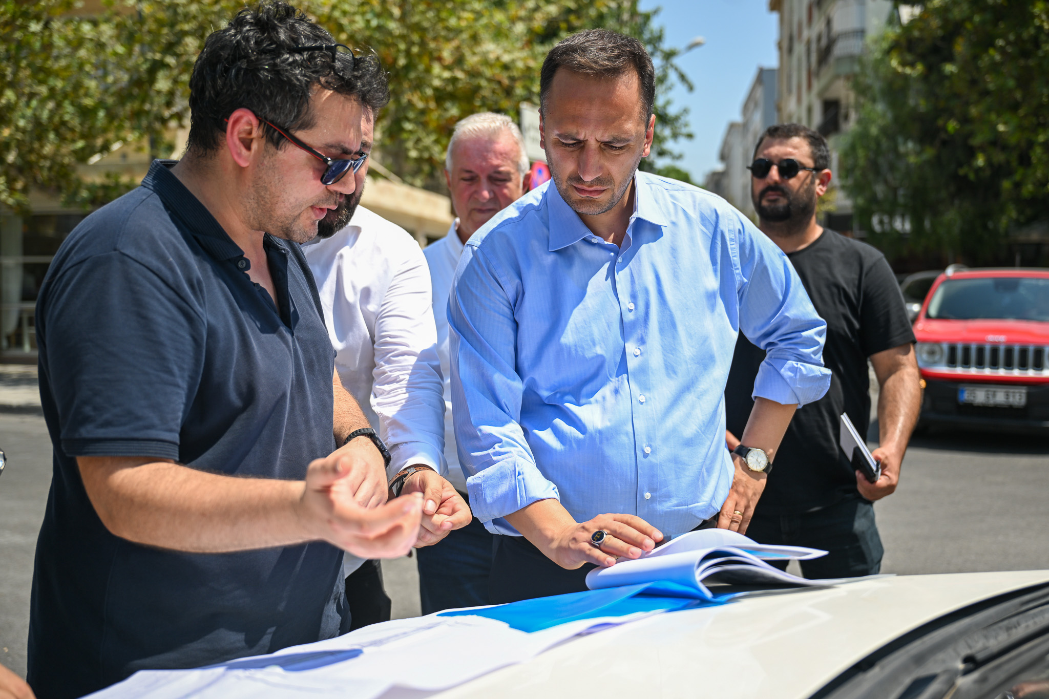 Bornova Belediyesi, ilçenin merkezindeki Zafer ve Süvari caddelerinde kapsamlı bir
