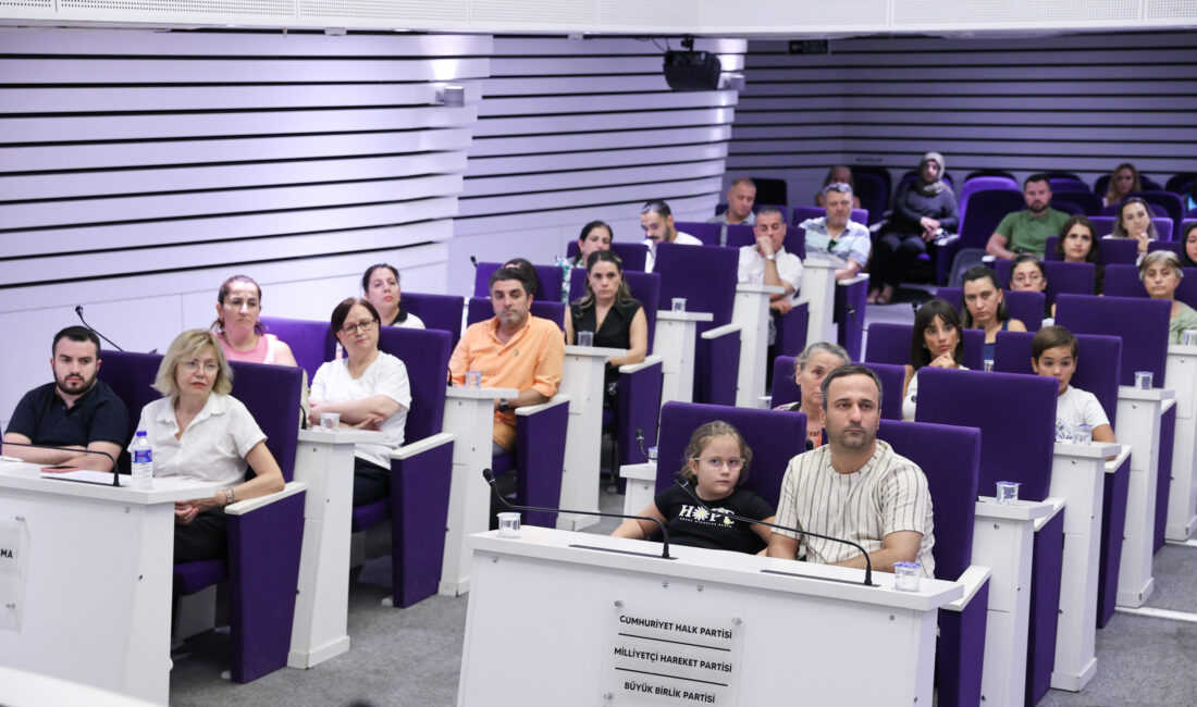 Buca Belediyesi’nden çocukların okul hayatına ışık tutan seminer
Buca Belediyesi’nin düzenlediği “Görünmeyeni Görmek” seminerinde konuşan Psikolog Pelin