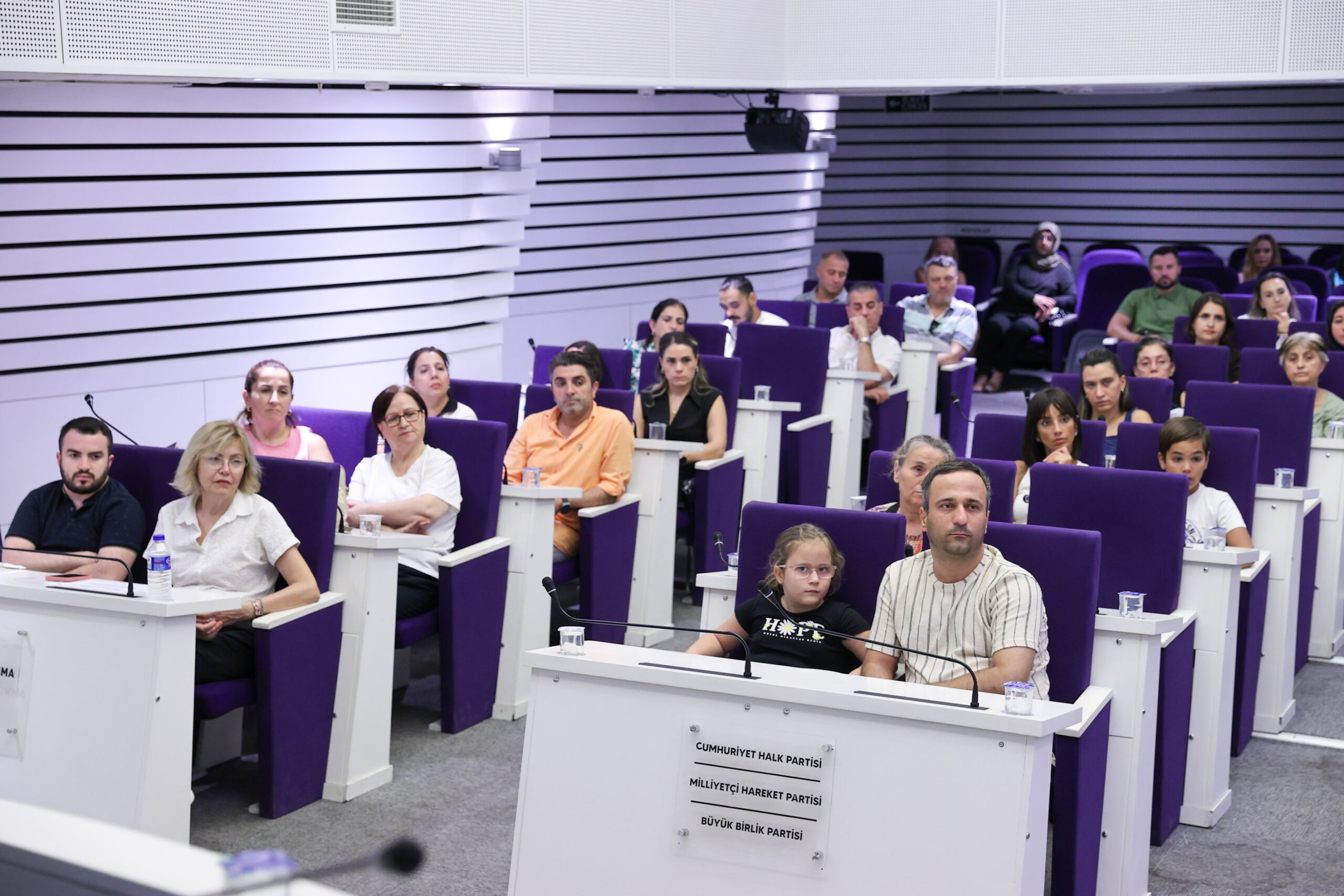 
Buca Belediyesi’nin düzenlediği “Görünmeyeni Görmek” seminerinde konuşan Psikolog Pelin