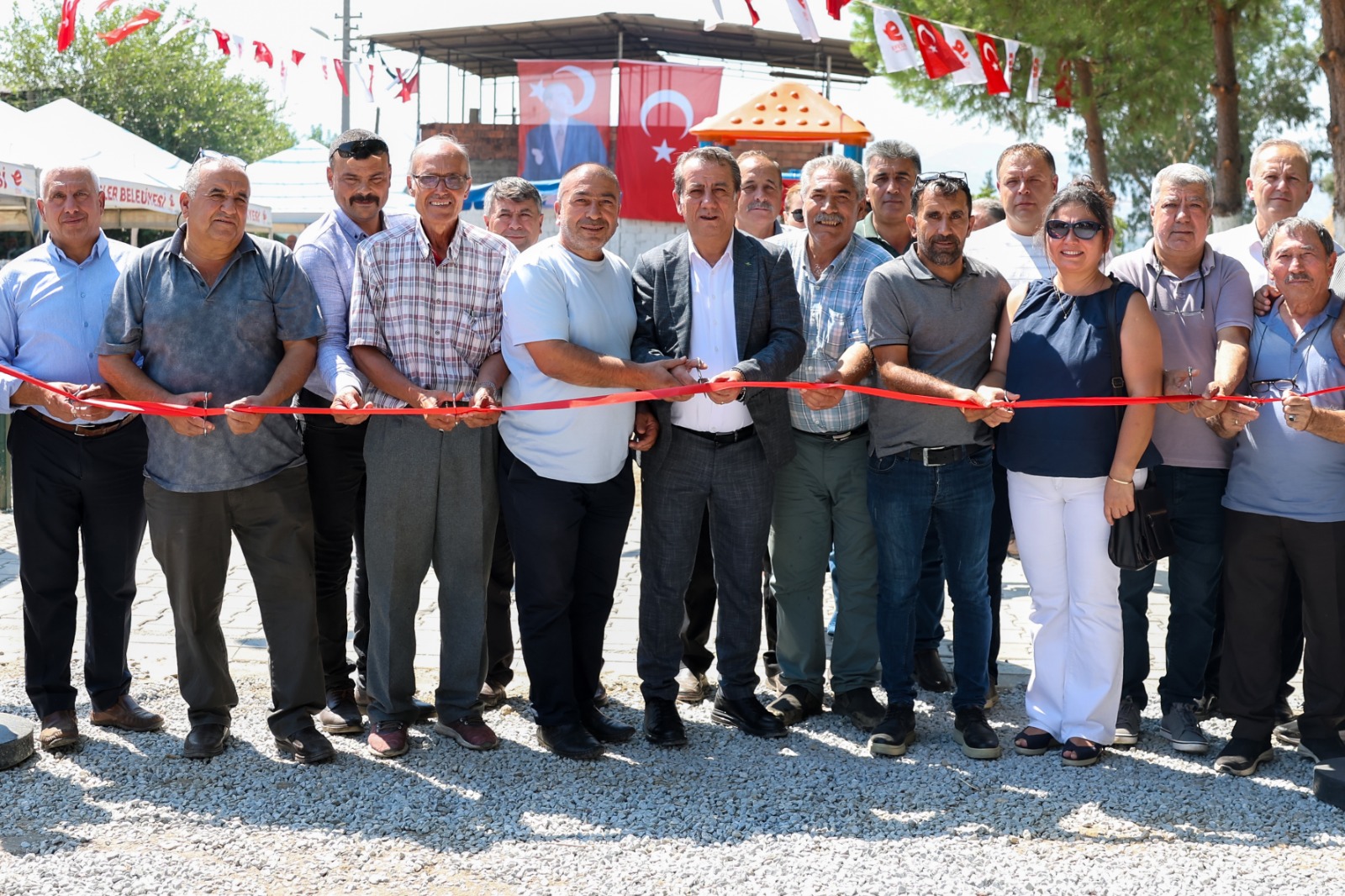 Efeler Belediyesi tarafından Pınardere Mahallesi’ne kazandırılan Muammer Tanrıverdi Parkı, düzenlenen