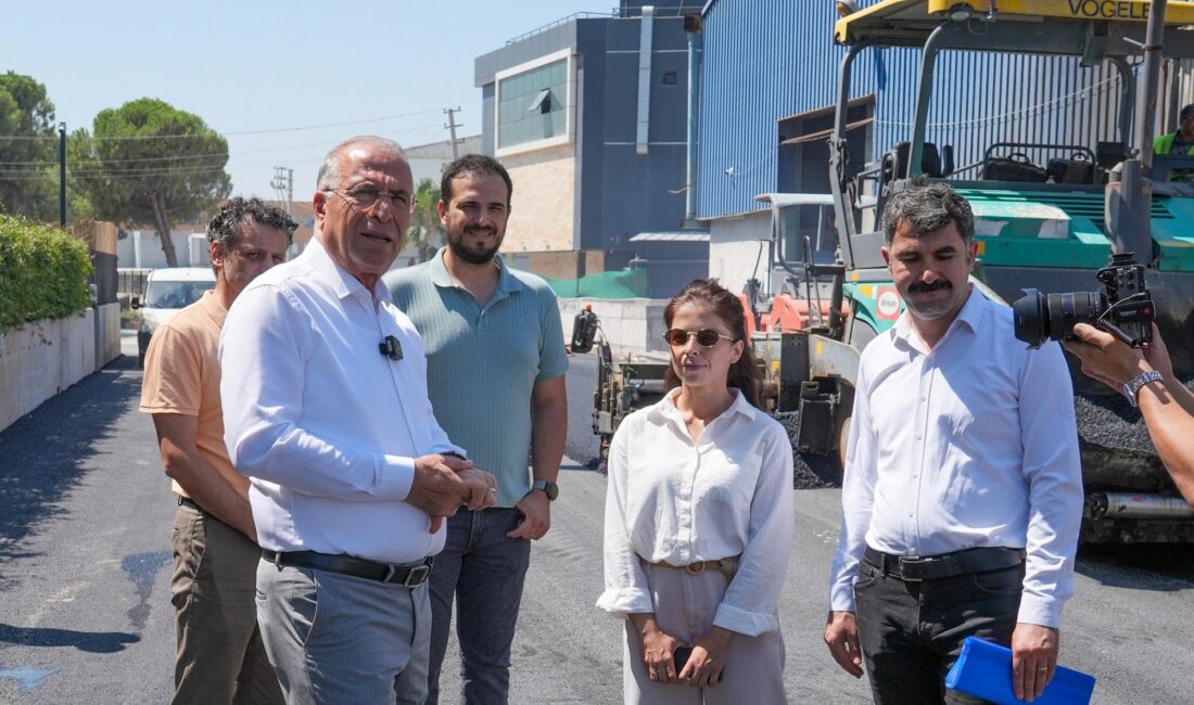 Gaziemir’de asfaltlama atağı: 4 bin 470 ton asfaltla yollar yenileniyor Yol onarım çalışmalarını yoğun şekilde sürdüren Gaziemir Belediyesi, asfalt ihalesiyle