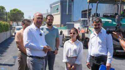 Yol onarım çalışmalarını yoğun şekilde sürdüren Gaziemir Belediyesi, asfalt ihalesiyle