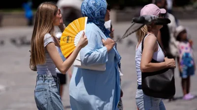 Meteoroloji'nin verilerine göre İzmir'de hafta sonu sıcak hava etkisini sürdürecek.
