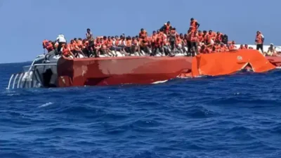 KKTC’nin Girne açıklarında Girne-Taşucu seferini yapan katamaran tipi yolcu gemisinin