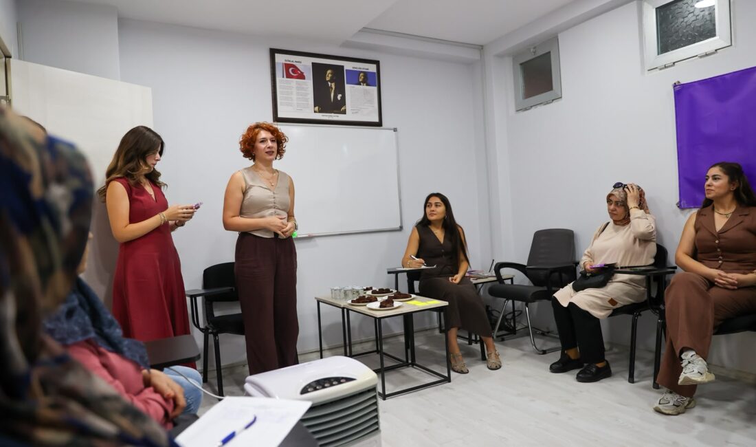 Buca’da kadınlar buluşuyor, dayanışma güçleniyor Buca Belediyesi, kadınların kentten beklentilerini dinlemek ve kadın dayanışmasını güçlendirmek