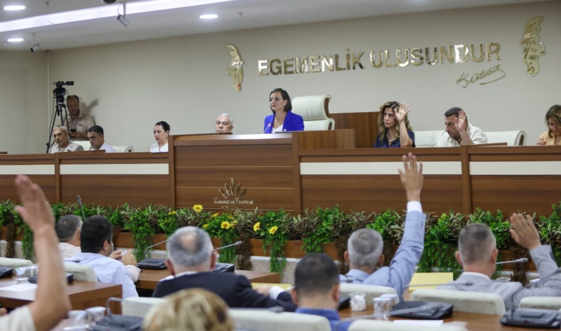 Karabağlar Meclisi’nde komisyonlar yeniden şekillendi Karabağlar Belediyesi Ağustos Ayı Olağan Meclis Toplantısı'nın ikinci oturumu, Belediye