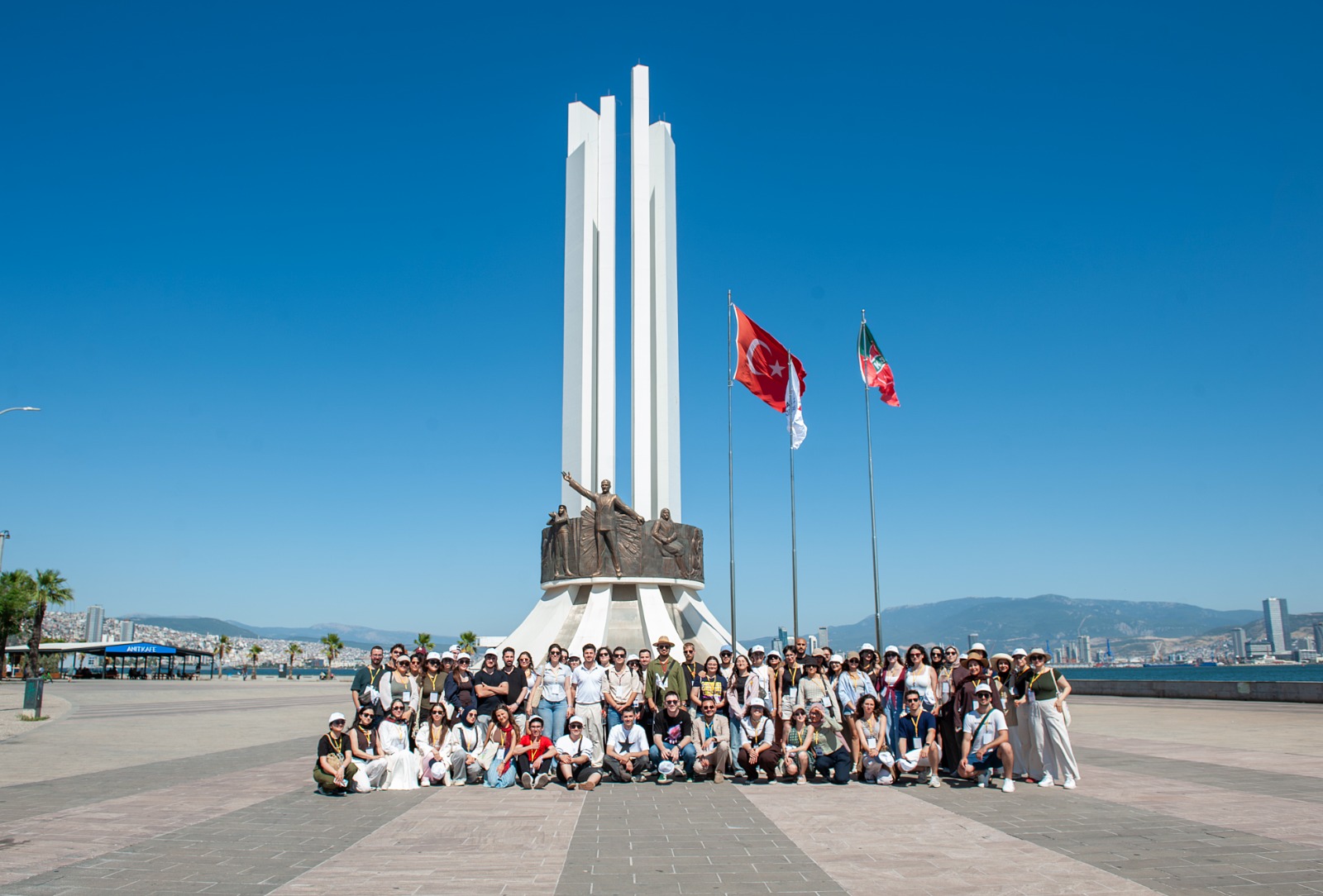 Karşıyaka Belediyesi, Açık Hava Kent Müzesi projesi kapsamında başlattığı rehberli