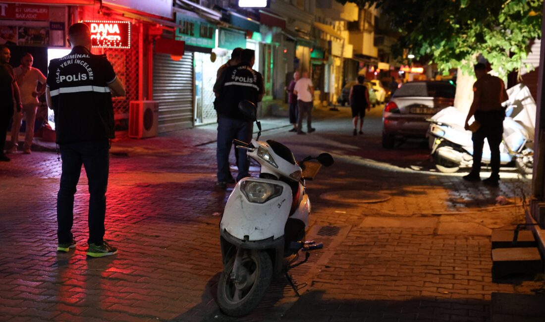 Karşıyaka’da sokak ortasında silahlı kavga: 5 yaralı! 3 şüpheli gözaltında Karşıyaka'da iki grup arasında çıkan tartışma silahlı kavgaya dönüştü. 5