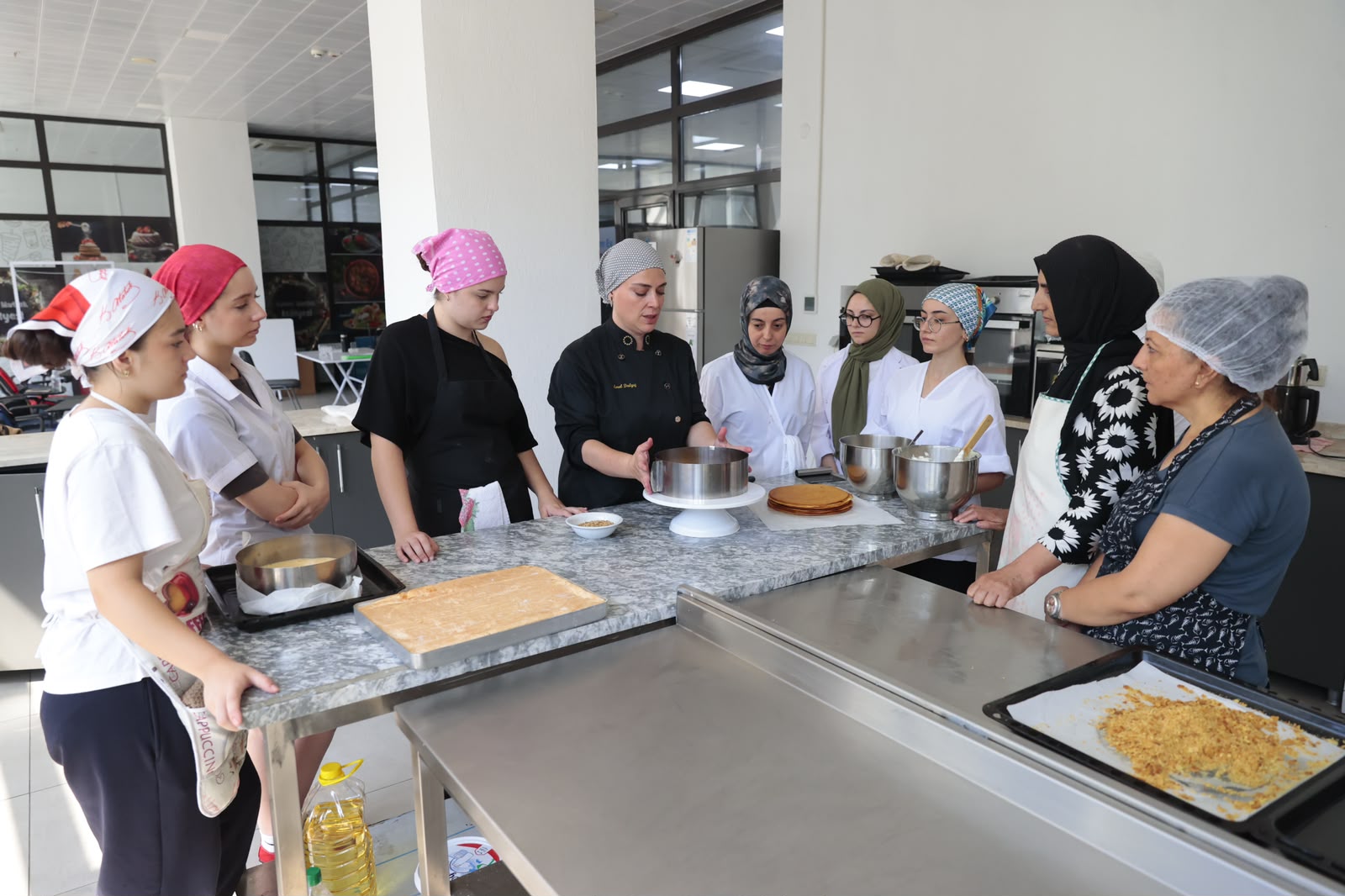 Konaklı kadınların yoğun ilgi gösterdiği Temel Pastacılık Eğitimi’nde ikinci dönem