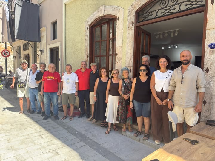 YENİ Parti Kurucu Çeşme İlçe Başkanı Dolunay Onur ve yönetim