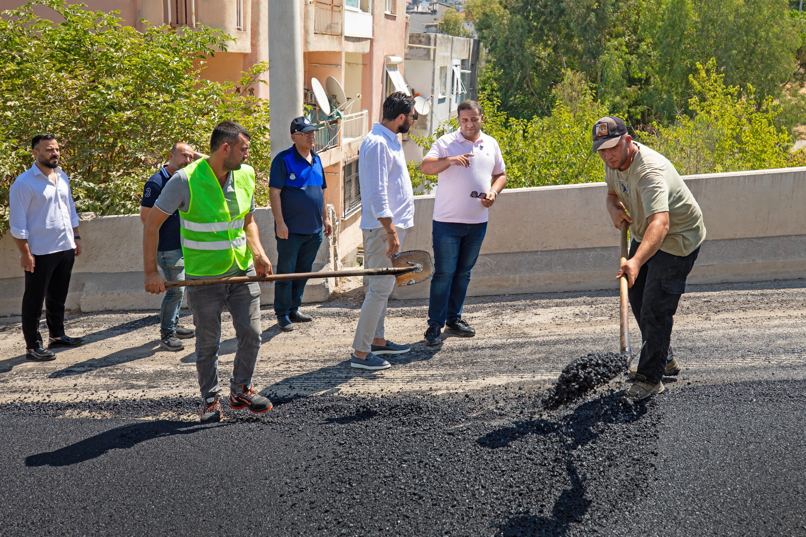 Narlıdere Belediyesi’nin asfalt çalışmaları hız kesmiyor. Narlıdere Belediyesi son olarak