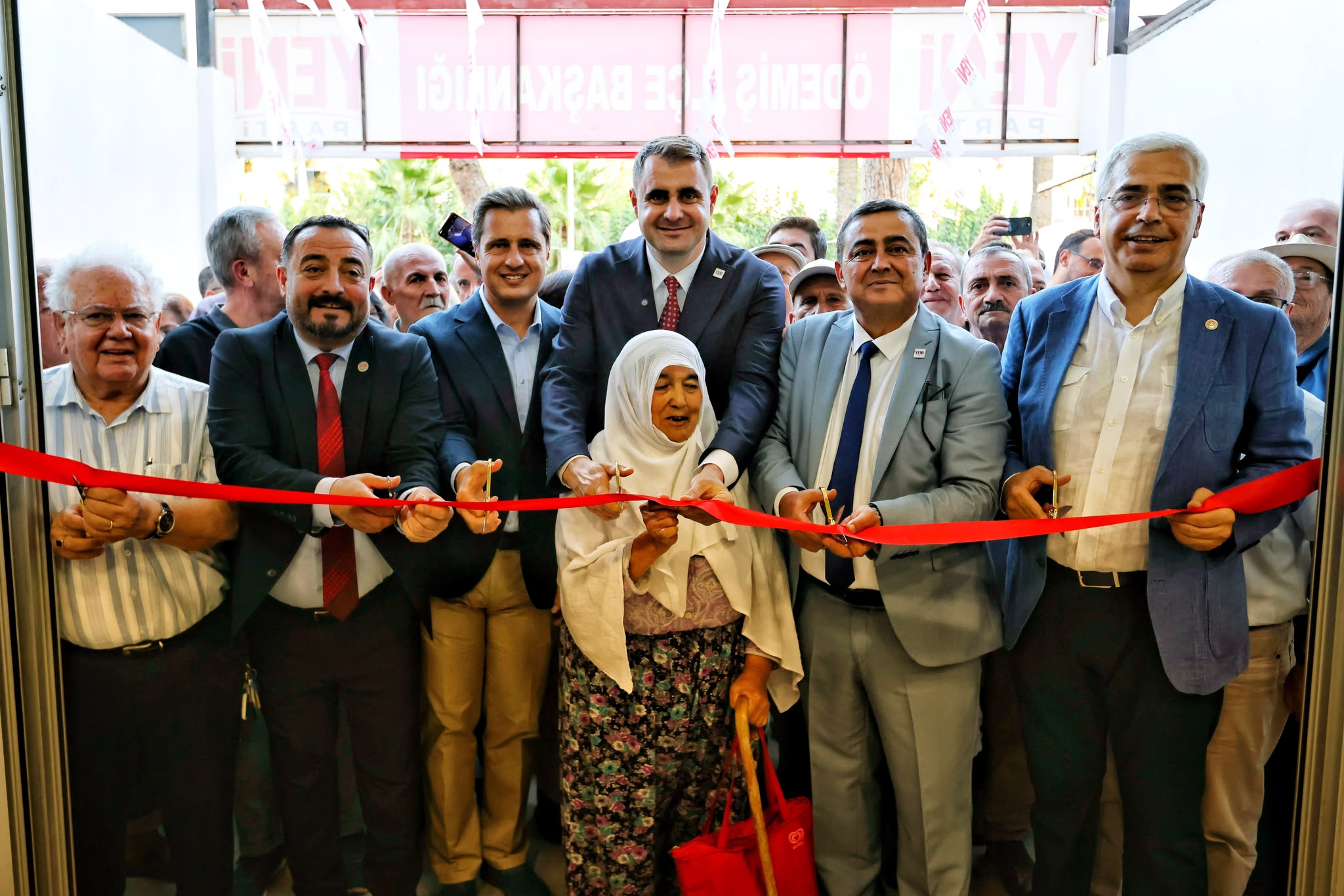 YENİ Parti İzmir’de üçüncü ilçe binasının açılışını Ödemiş’te gerçekleştirdi. Açılışta