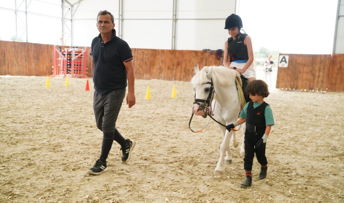 Seferihisar’ın Turgut Köyü, binicilik sporunda yeni bir merkeze dönüşüyor. 14