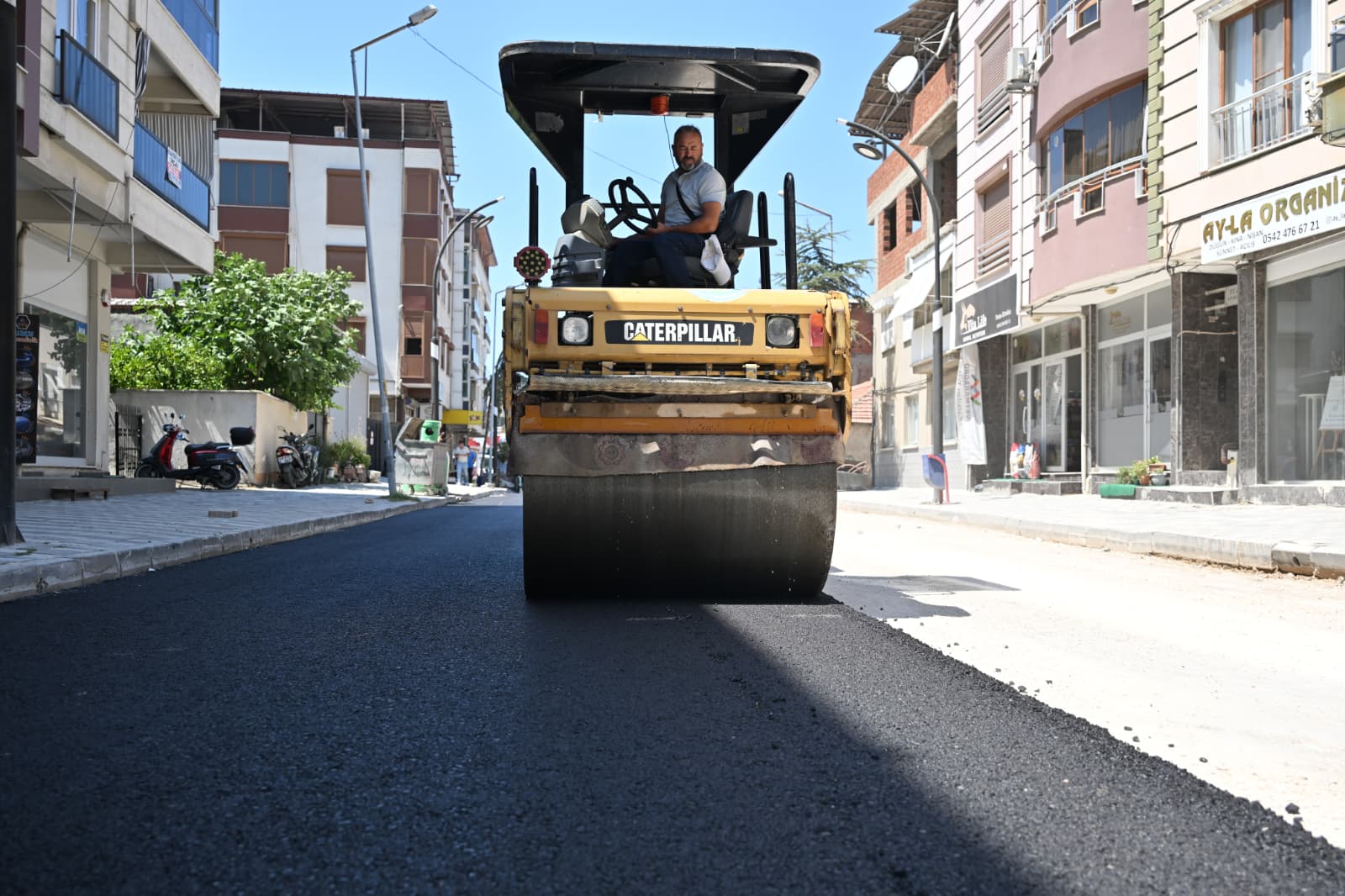 Manisa Büyükşehir Belediyesi, Soma ilçesi Turgutalp Mahallesi Atatürk Caddesi’nde sıcak