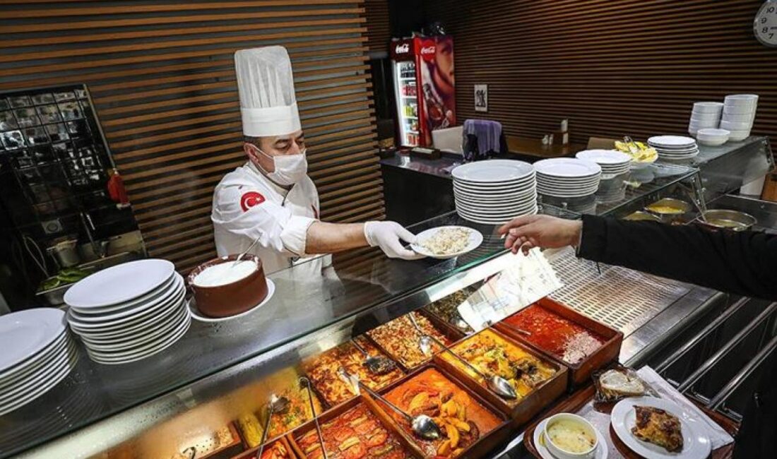 Tire’de dikkat çeken kampanya! Esnaftan “Nakit öde, fişini al” çağrısı Tire Lokantacılar Odası, artan POS komisyonlarının küçük esnaf üzerindeki yüküne