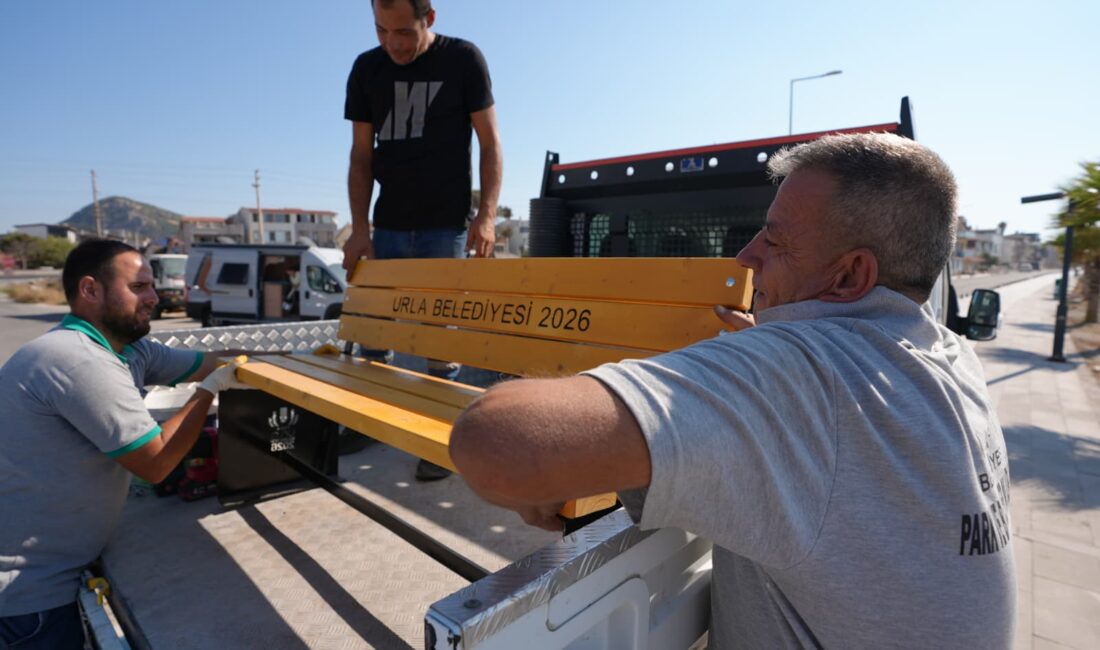 Urla Belediyesi’nden 10 Milyon TL’lik tasarruf hamlesi! Urla Belediyesi, dışarıdan satın almak yerine kendi atölyelerinde bank üretimine