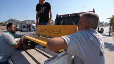 Urla Belediyesi, dışarıdan satın almak yerine kendi atölyelerinde bank üretimine