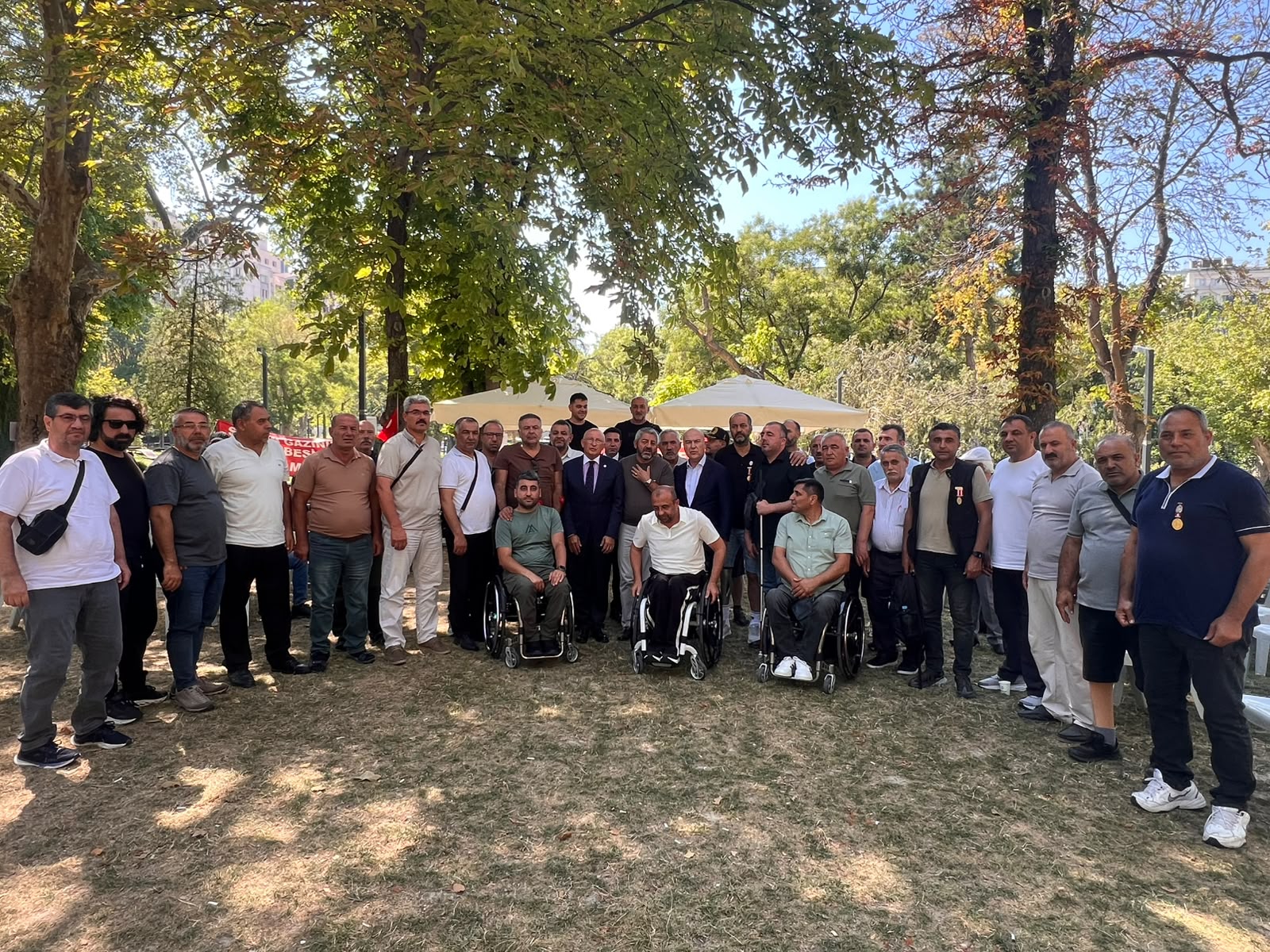 Güvenpark’ta 38 gündür oturma eylemi yaparak eşit özlük hakkı talep