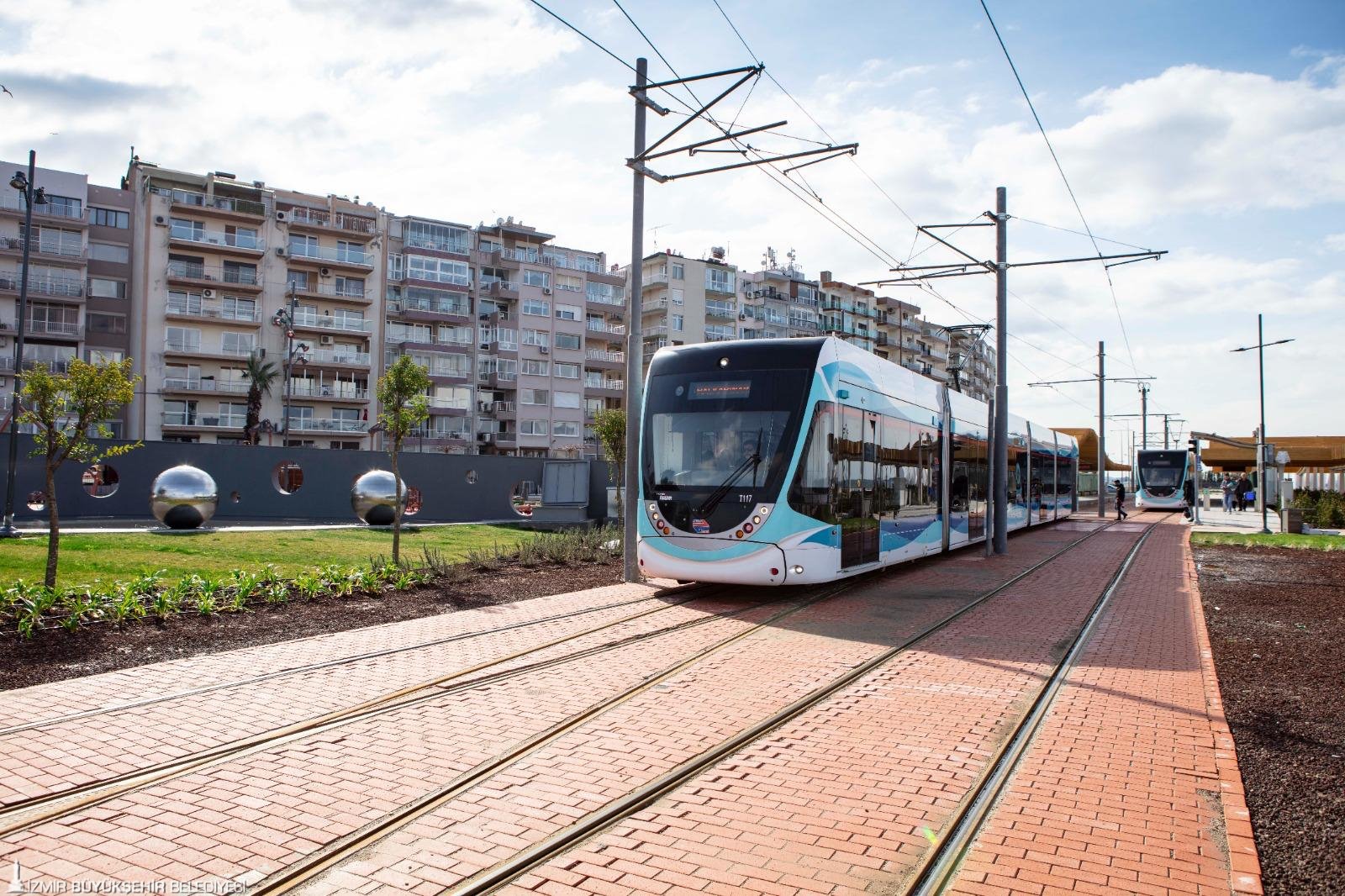 İzmir Büyükşehir Belediyesi’ne bağlı ESHOT, İZULAŞ, İZDENİZ, Metro ve Tramvay