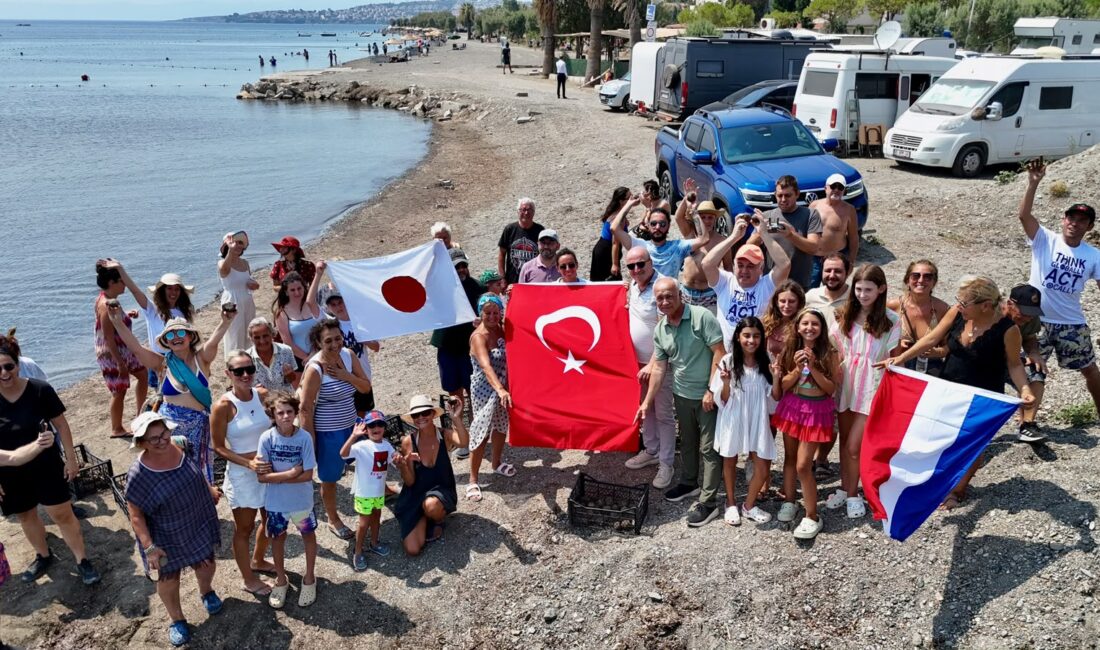 Seferihisar Belediyesi, Dünya Bokashi Günü’nde çevre duyarlılığını Akarca kıyılarına taşıdı.