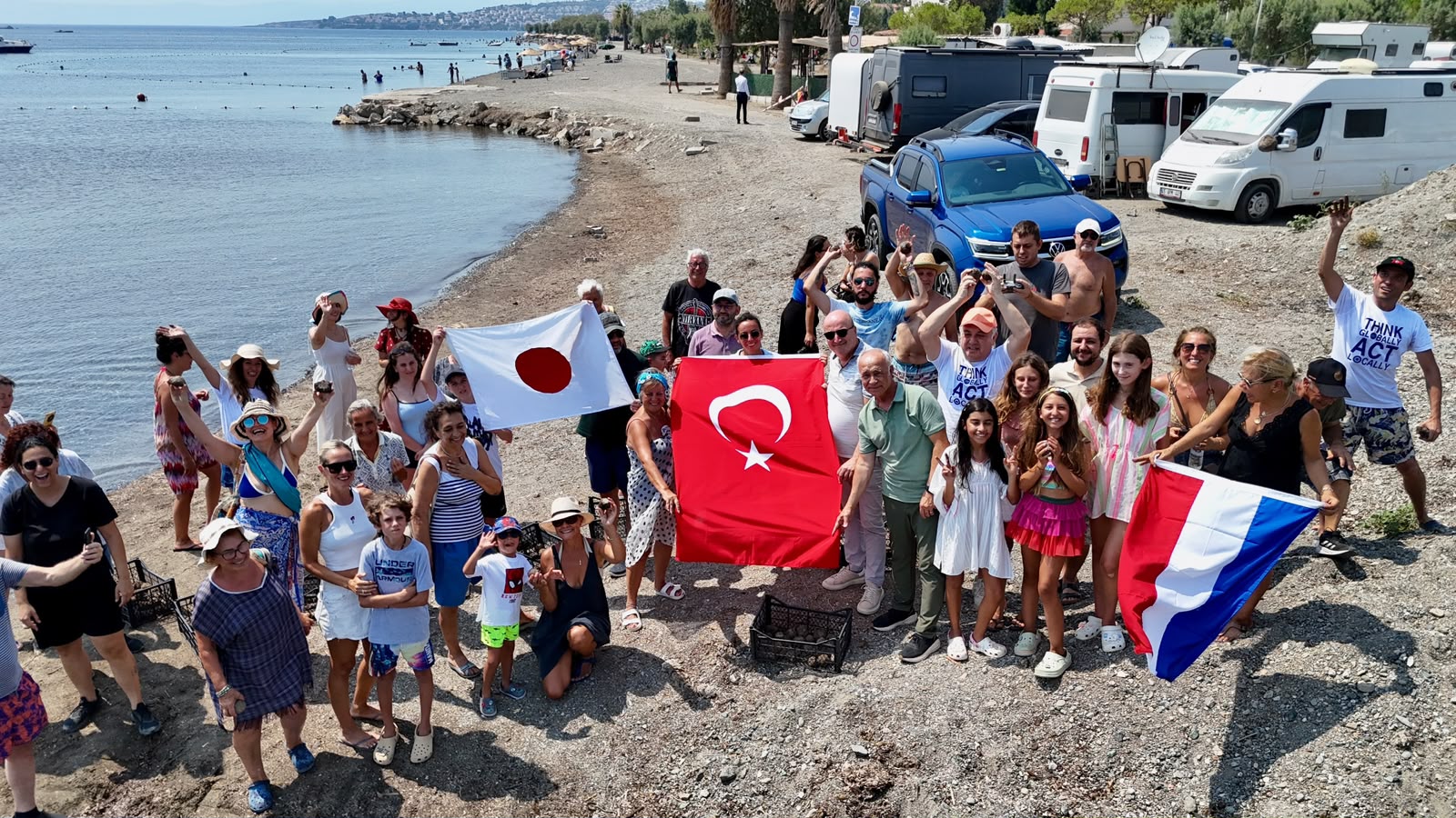 Seferihisar Belediyesi, Dünya Bokashi Günü’nde çevre duyarlılığını Akarca kıyılarına taşıdı.