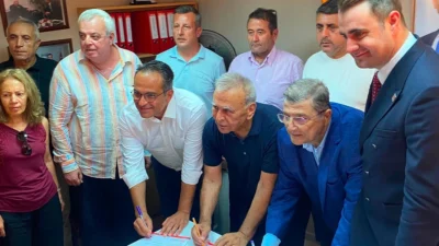 YENİ Parti'nin Bornova İlçe Başkanlığı'nda düzenlenen üyelik töreni, İzmir siyasetinde