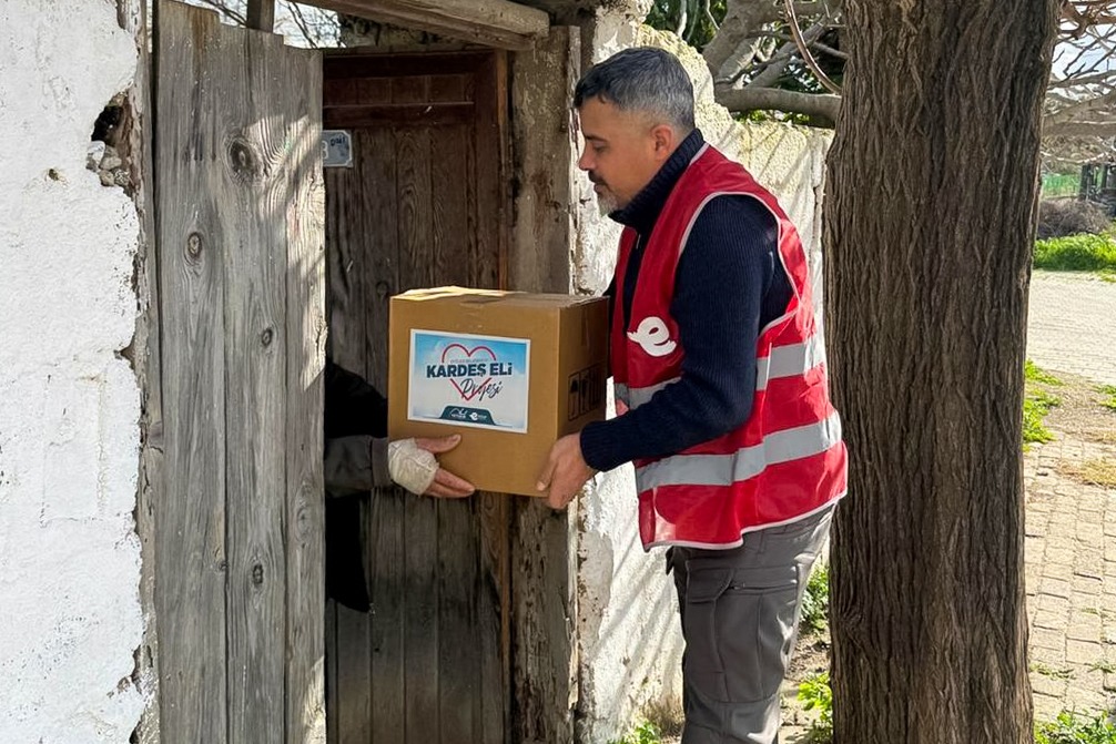 Efeler Belediye Başkanı Anıl Yetişkin, artan yaşam maliyetleri karşısında vatandaşların
