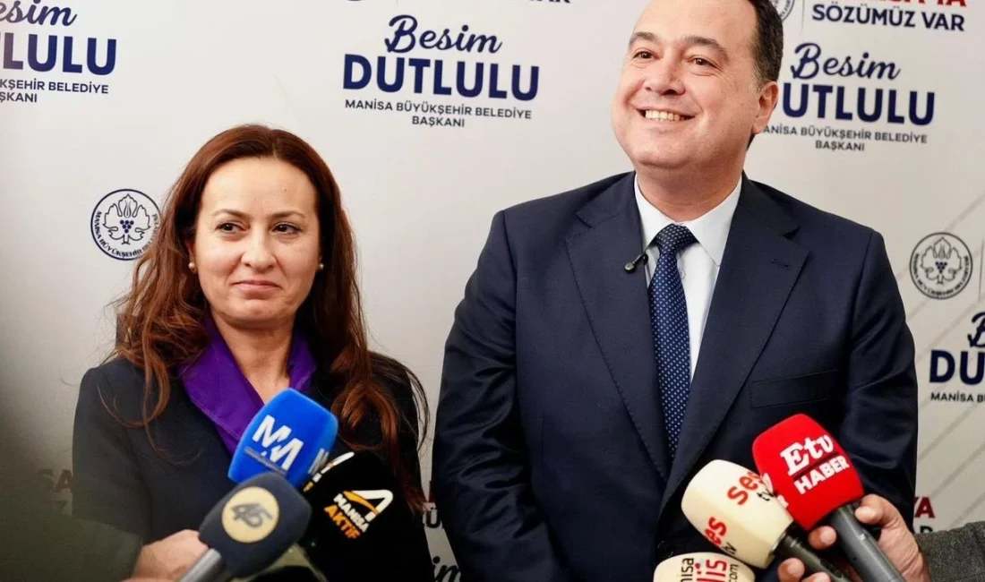 Dutlulu’dan İlksen Özalper’e destek: “Ona güveniyoruz” Manisa Büyükşehir Belediye Başkanı Besim Dutlulu, Ağustos Ayı Meclis Toplantısı'nda