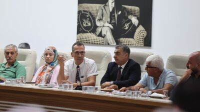 Karabağlar Belediye Başkanı Helil Kınay, İzmir’de faaliyet gösteren farklı meslek