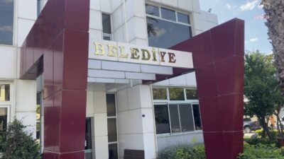 İzmir'de Seferihisar Belediyesine yönelik yürütülen rüşvet soruşturması kapsamında görevden uzaklaştırılan