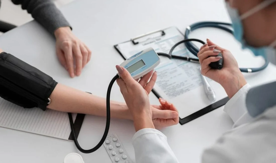 Sağlıklıyım demek yetmiyor! Uzmandan hayat kurtaran check-up uyarısı Hiçbir şikâyetiniz olmasa bile yılda bir kez yaptıracağınız check-up, kalp