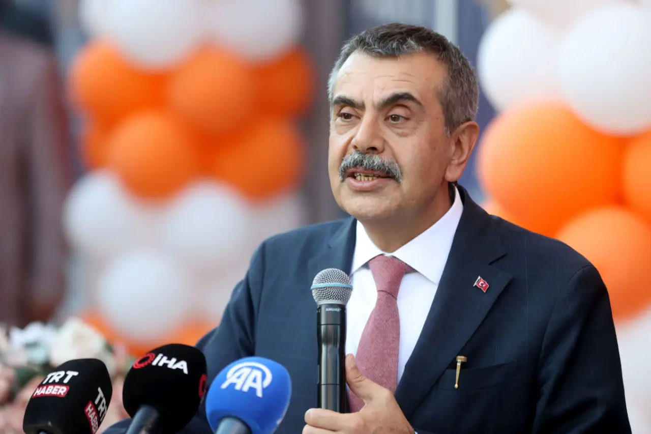 Milli Eğitim Bakanı Yusuf Tekin, Turgutlu’da 11 öğrencinin yaralandığı silahlı