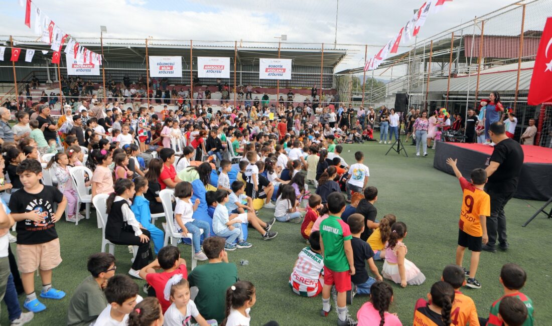 Bayraklı’da Mahalle Şenlikleri Devam Ediyor Bayraklı Belediyesi’nin çocukları ve aileleri mahallelerde eğlenceyle buluşturduğu Mahalle Şenlikleri,