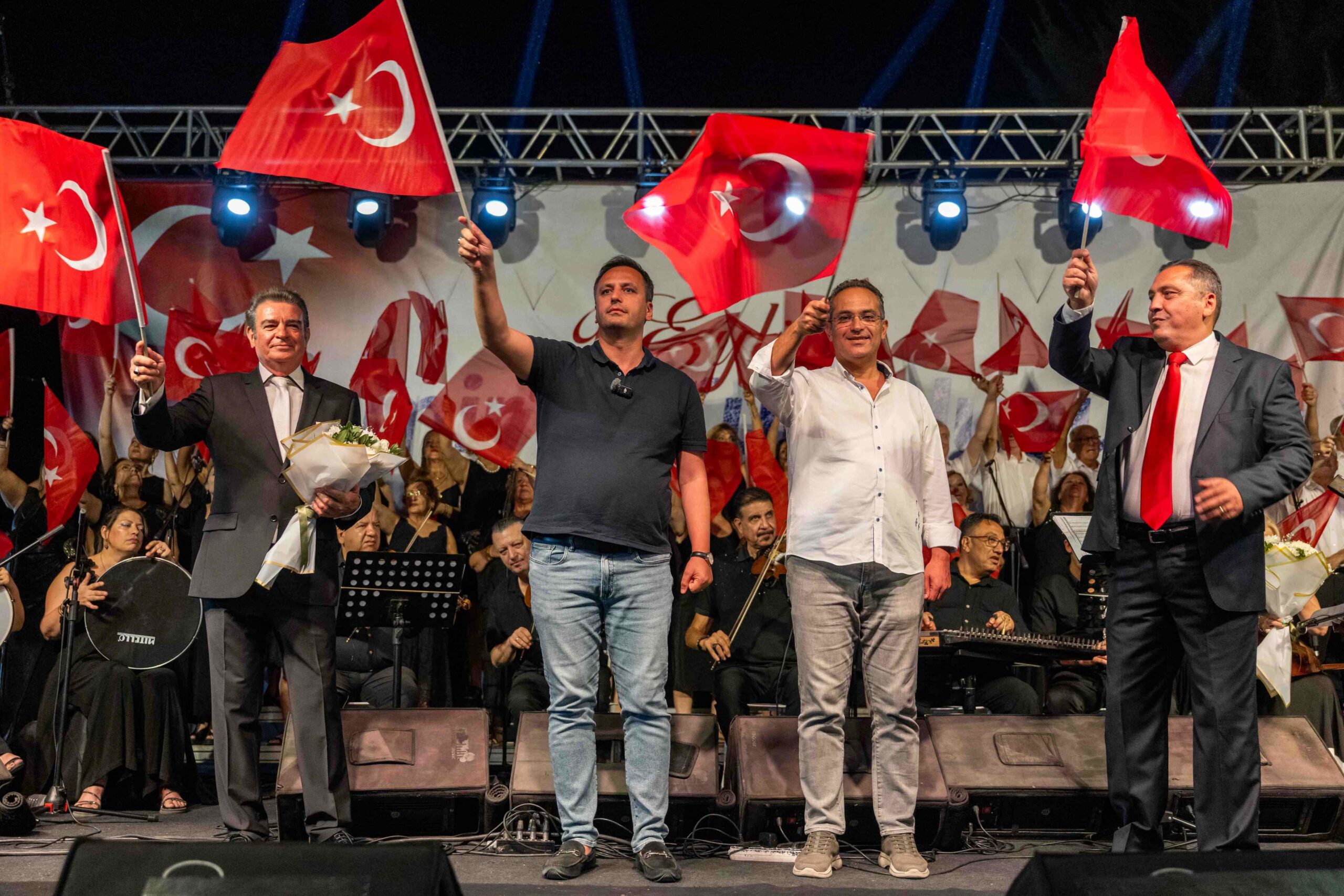 Bornova Belediyesi, İzmir’in kurtuluş olan günü 9 Eylül’ü Büyükpark’ta düzenlenen
