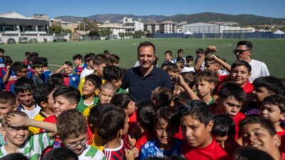 Bornova Belediyesi tarafından yenilenen Doğanlar Futbol Sahası, 9 Eylül İzmir’in