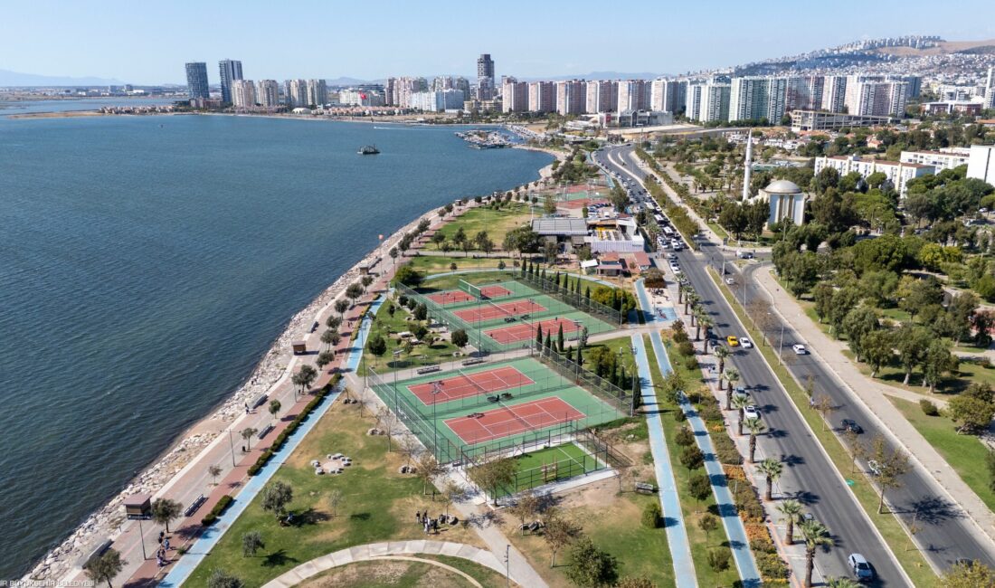 Bostanlı’da iki yeni padel kortu için geri sayım başladı İzmir Büyükşehir Belediyesi’nin kent genelindeki spor yatırımları kapsamında Bostanlı’da yapımı