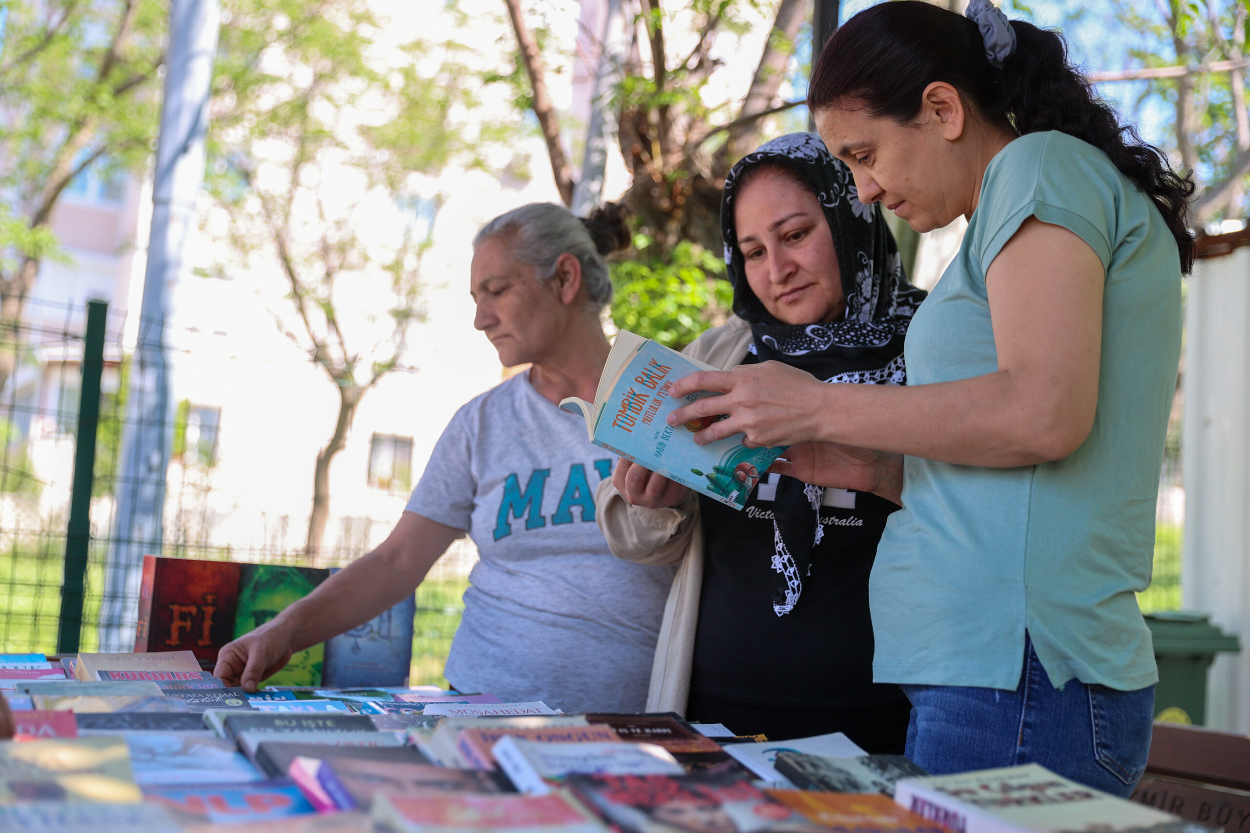 Buca Belediyesi’nin düzenlediği “Kitap Değişim Günleri” kapsamında bugüne kadar 35