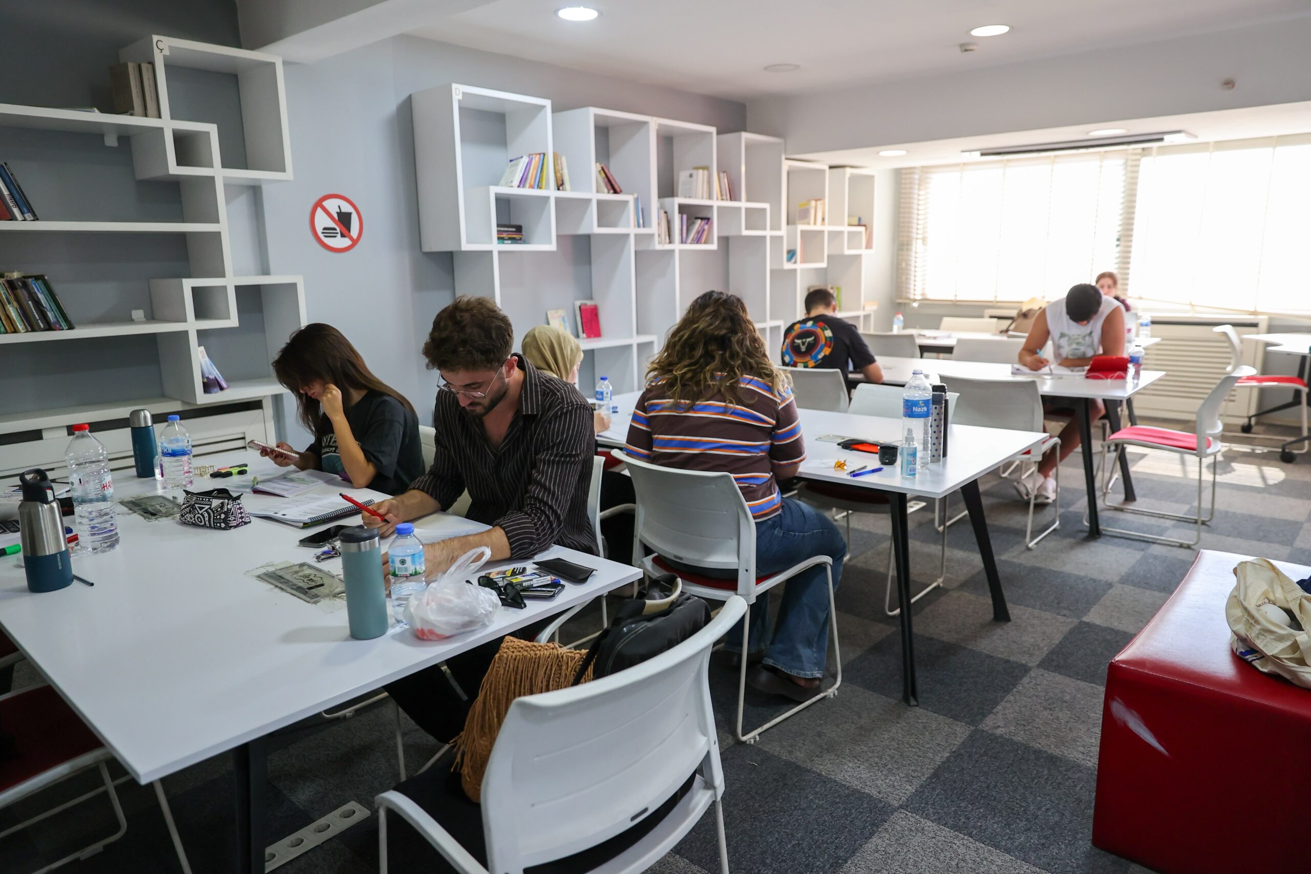Buca Belediyesi, Tarık Akan ve Işılay Saygın Gençlik Merkezleri’nde öğrencilere