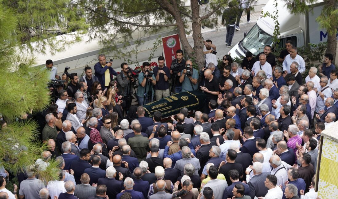 Burhan Özfatura son yolculuğuna uğurlandı: İzmir siyasetinden cenazeye yoğun katılım İzmir Büyükşehir Belediyesi’nin iki dönem başkanlığını yapan Burhan Özfatura, Balçova