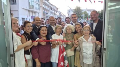 YENİ Parti Balçova İlçe Başkanlığı düzenlenen törenle açıldı. Açılışta konuşan