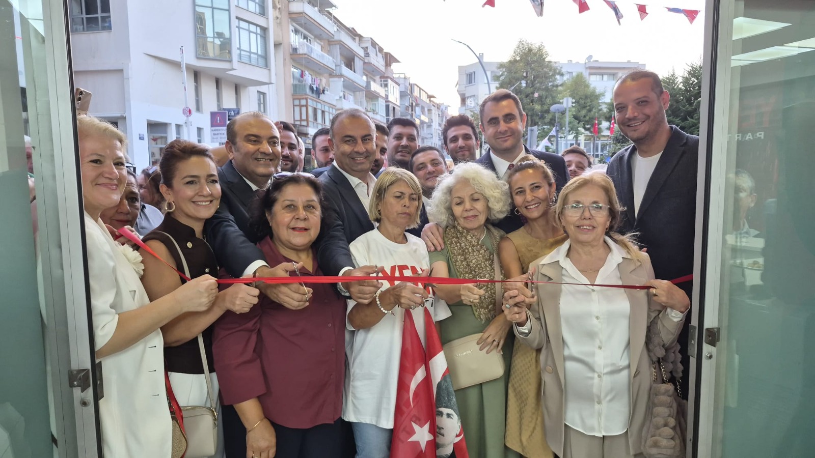 YENİ Parti Balçova İlçe Başkanlığı düzenlenen törenle açıldı. Açılışta konuşan
