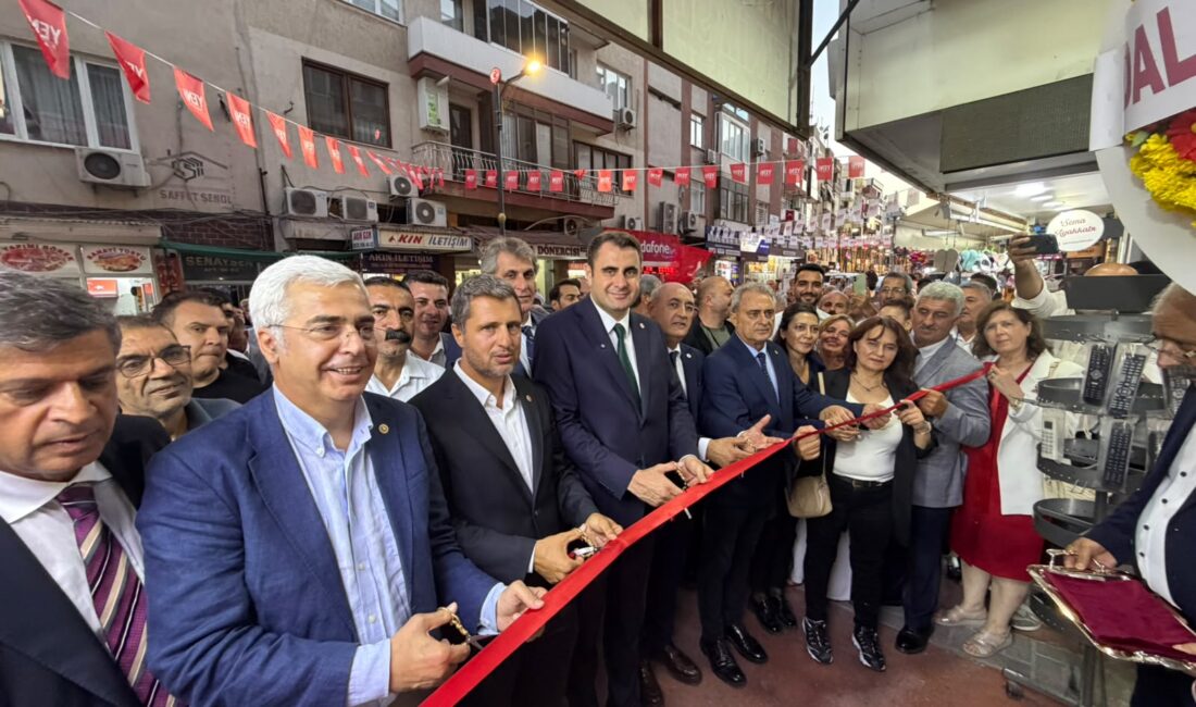 Çağatay Güç Menemen’de sandığı işaret etti: Bu iktidarın sonu gelmiştir YENİ Parti Menemen İlçe Başkanlığı’nın açılışında konuşan İzmir Kurucu İl