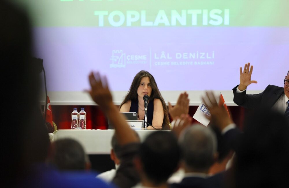 Çeşme Meclisi’nden sokak hayvanları, gençler ve yaş almış vatandaşlar için önemli kararlar Çeşme Belediyesi Eylül Ayı Olağan Meclis Toplantısı gerçekleştirildi. Toplantıda, meclis