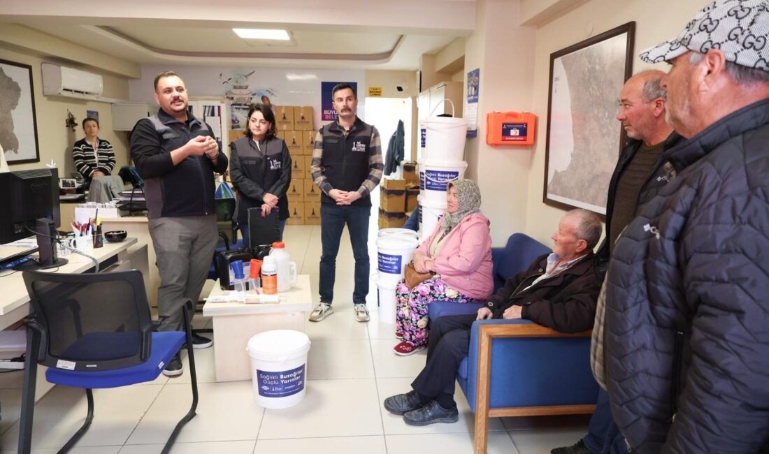 Çocukluk hayalleriyle İzmir tarımına güç oluyorlar İzmir Büyükşehir Belediyesi Tarımsal Hizmetler Dairesi Başkanlığı’nın saha ekipleri, ailelerinden