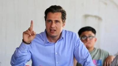 Foça Belediye Başkanı Saniye Bora Fıçı’nın CHP’den istifa ederek AK