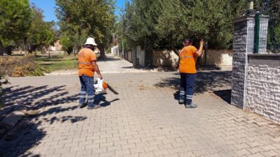 Efeler Belediyesi Temizlik İşleri Müdürlüğü ekipleri, ilçenin farklı mahallelerinde temizlik