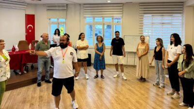 Efeler Belediyesi’nin ücretsiz kültür-sanat kurslarında yeni dönem başlıyor. Tiyatro ve