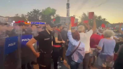 CHP’den Foça Belediye Başkanı seçildikten sonra AKP’ye geçen Saniye Bora