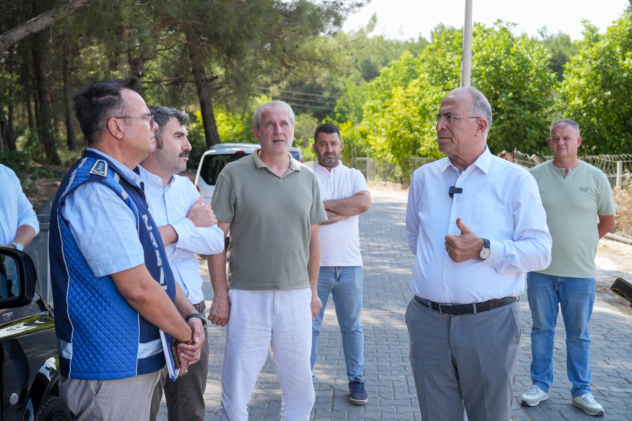 Gaziemir Belediyesi, ormanlık alanlar, boş arsalar ve yol kenarlarına molozların