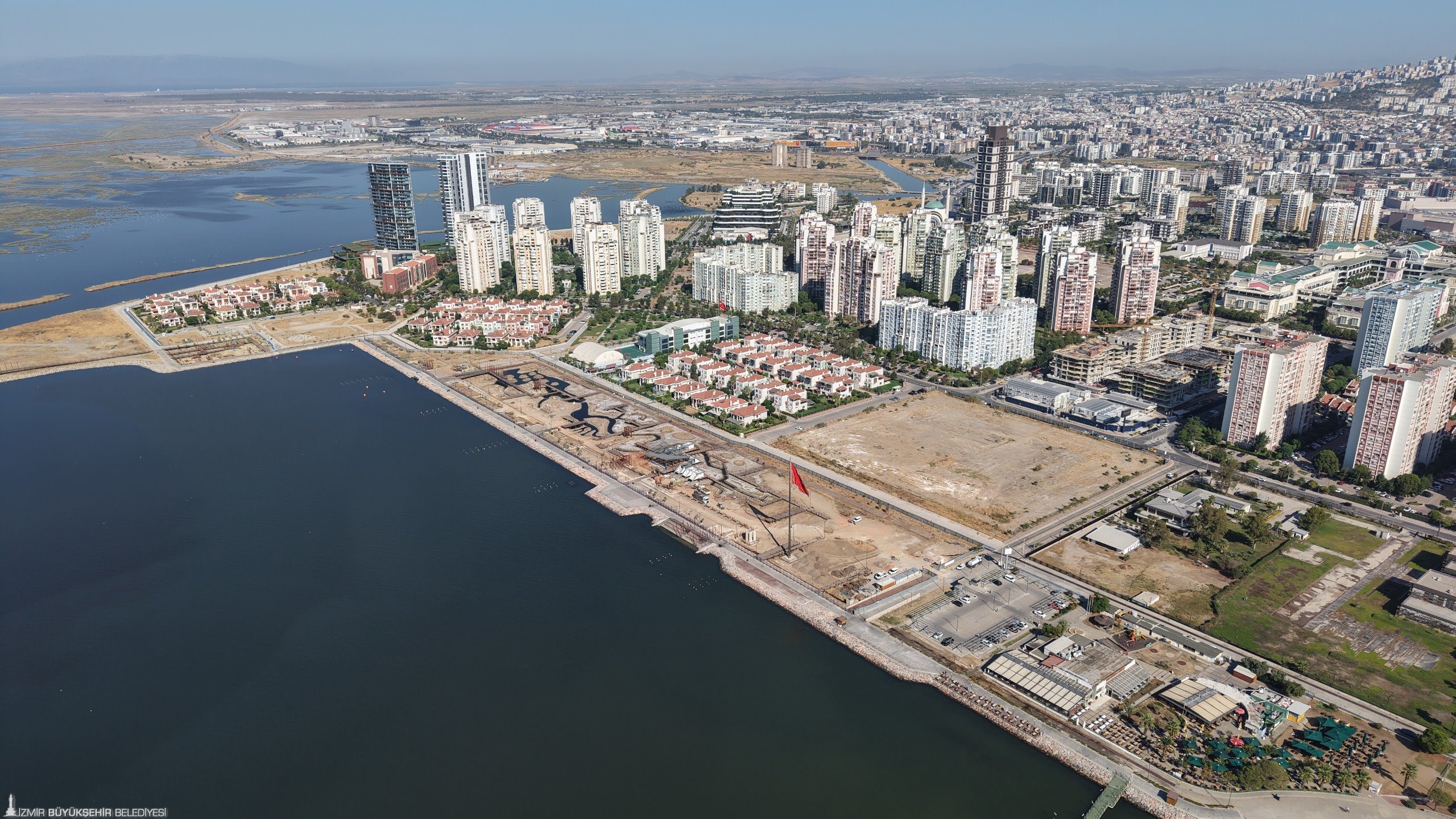 İzmir Büyükşehir Belediyesi, Mavişehir sahilinde su taşkınlarını önleyecek ve Gediz